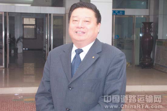 万里集团董事长_国岳集团董事长图片