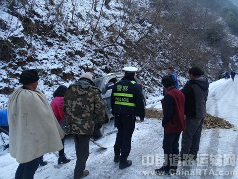 [四川]甘洛海棠服务站交警战风雪保畅通·中国